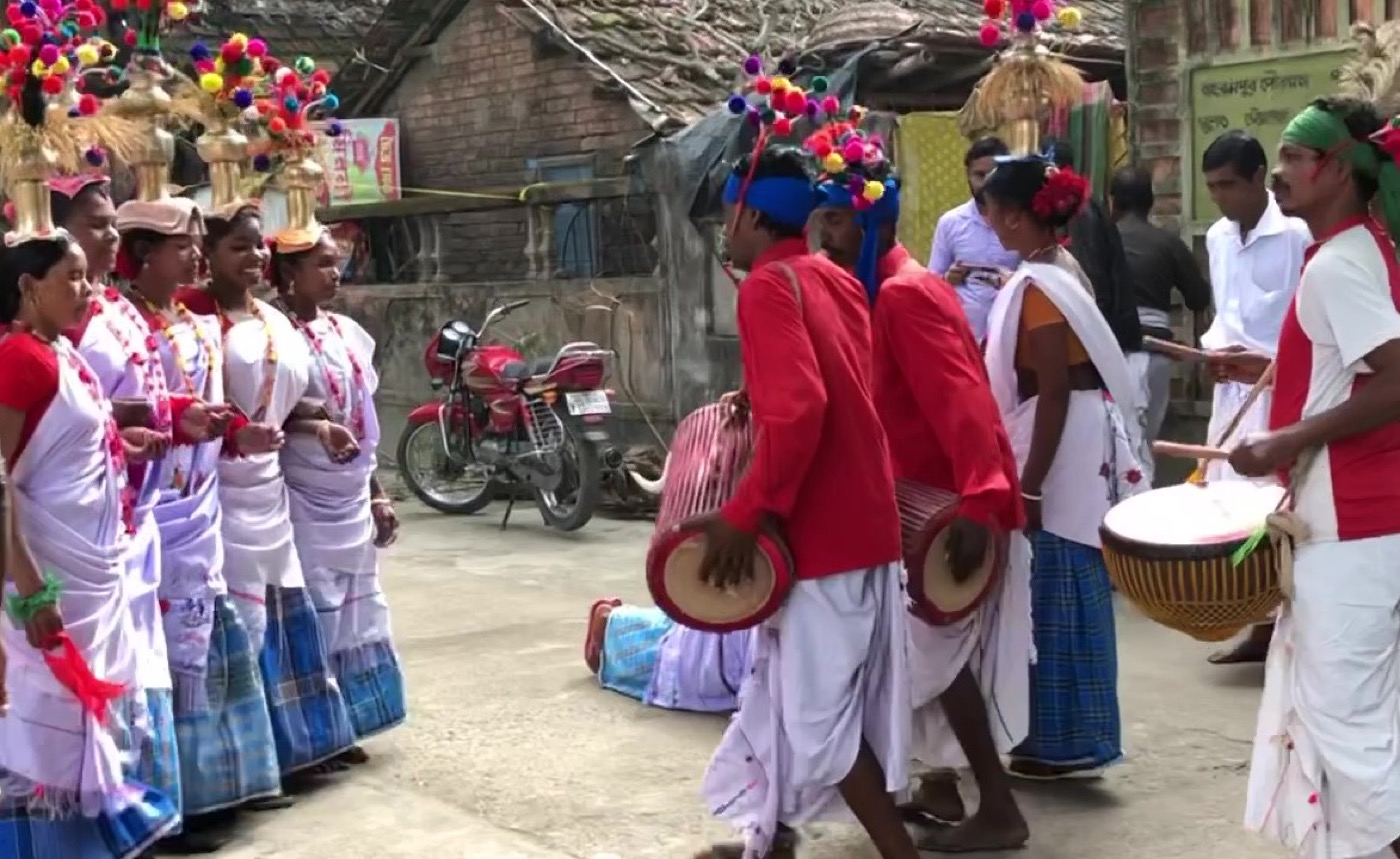 A Santhali dance performance